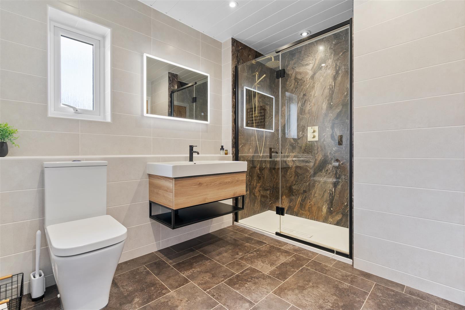 Master En-Suite